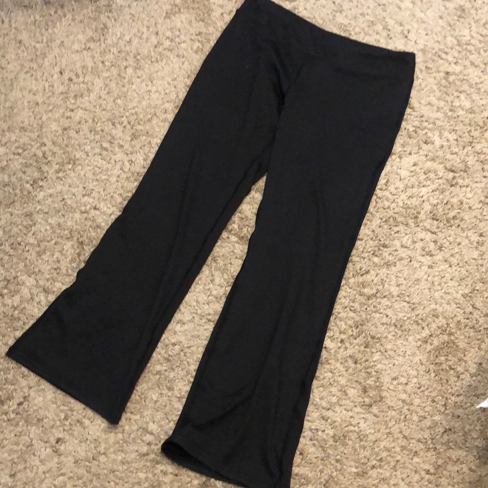Black yoga pants